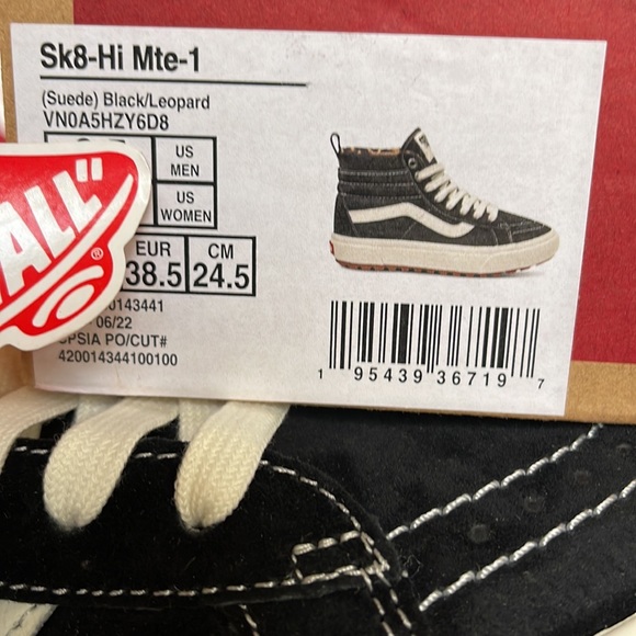 Vans Men’s Sk8-Hi Mite-1
(Suede) Black/Leopard
VNOA5HZY6D8
boots - sneakers - Picture 16 of 16